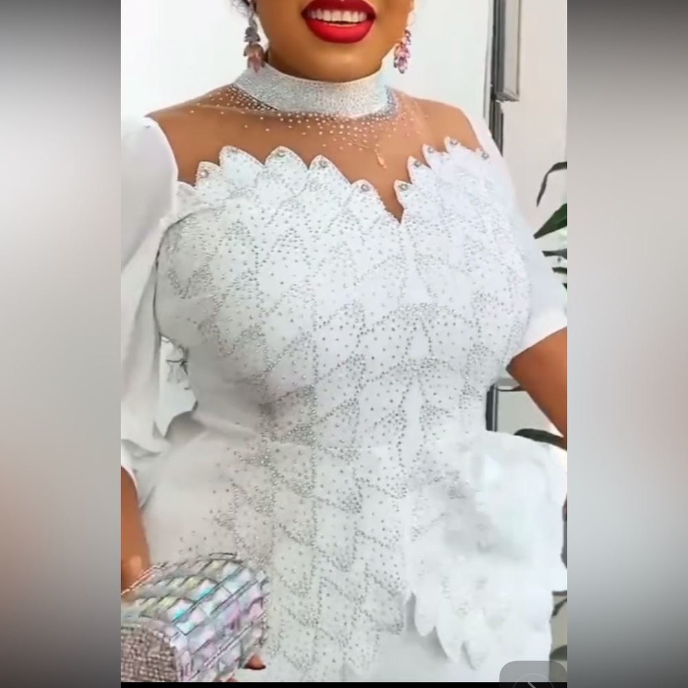 Elegant White Lace 2 piece set - Picture 3 of 4
